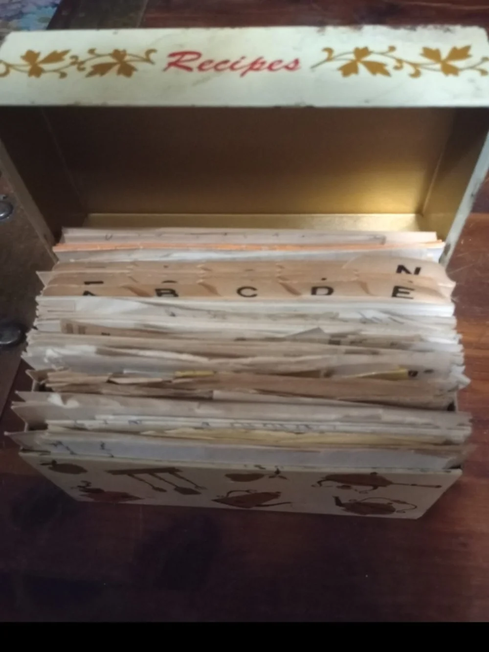 Cream Vintage Recipe Card File Box with Decorative Kitchen Motif